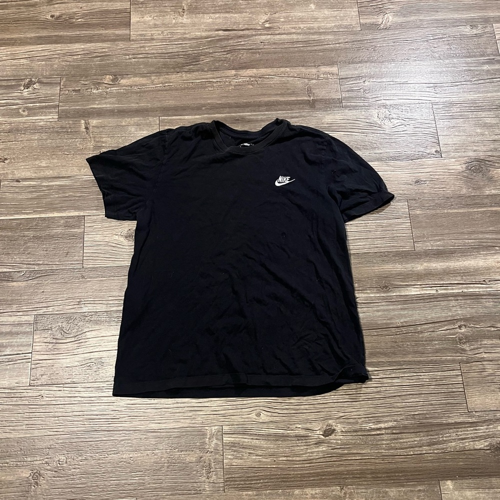 Nike Black Short Sleeve Tee with Iconic Logo